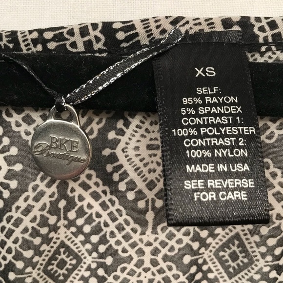 BKE Boutique Womens Long Sleeve Top Size XS Sheer Lace Neck - Picture 4 of 5